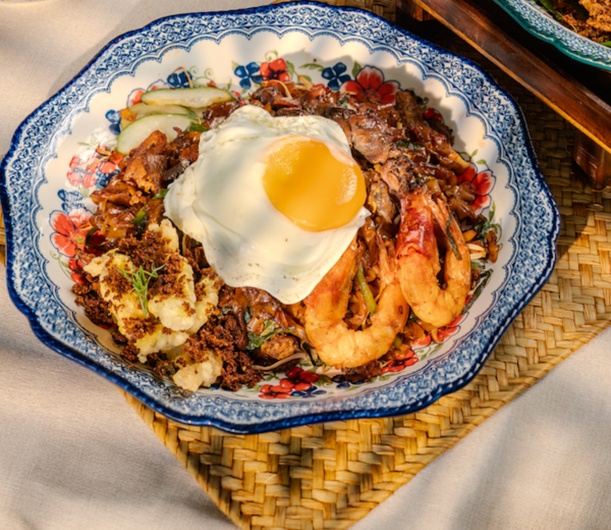 Fried noodles with prawns and a sunny-side egg